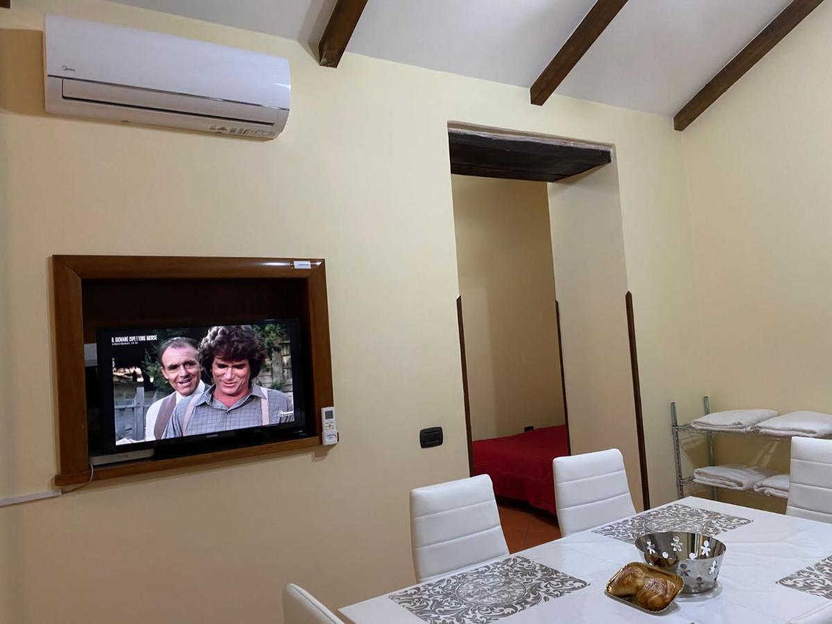 Home In Love: Vicoletto Dei Presepi Nápoly Kültér fotó