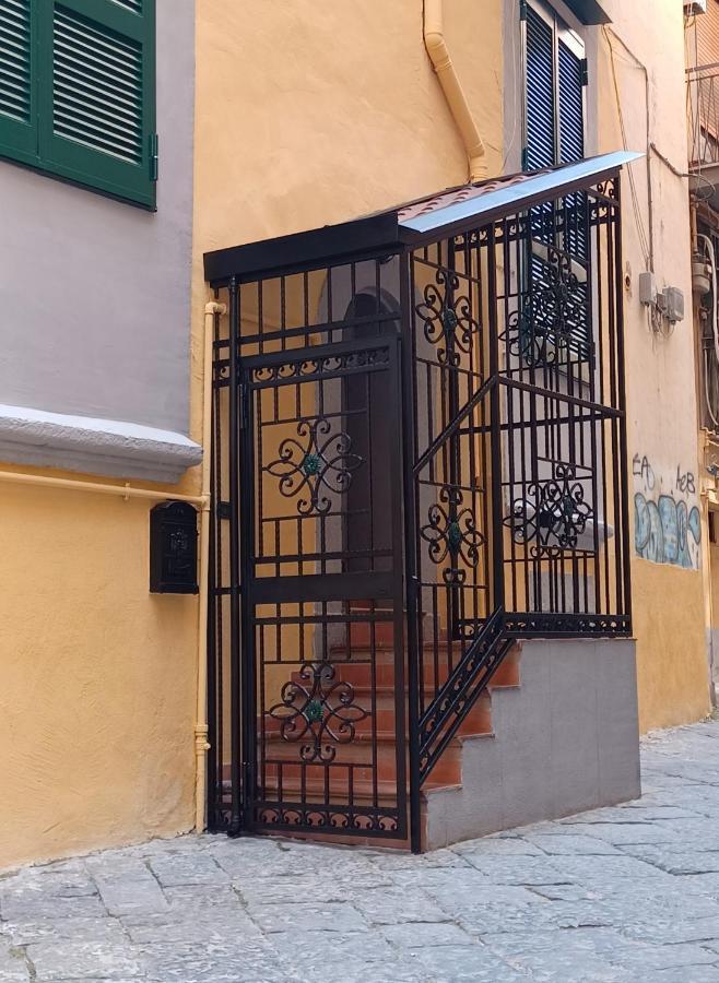 Home In Love: Vicoletto Dei Presepi Nápoly Kültér fotó